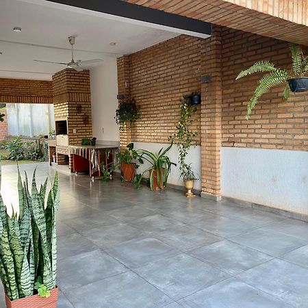 Moderna Y Unica Casa Independiente Con Jardin Y Estacionamiento Ciudad del Este Buitenkant foto