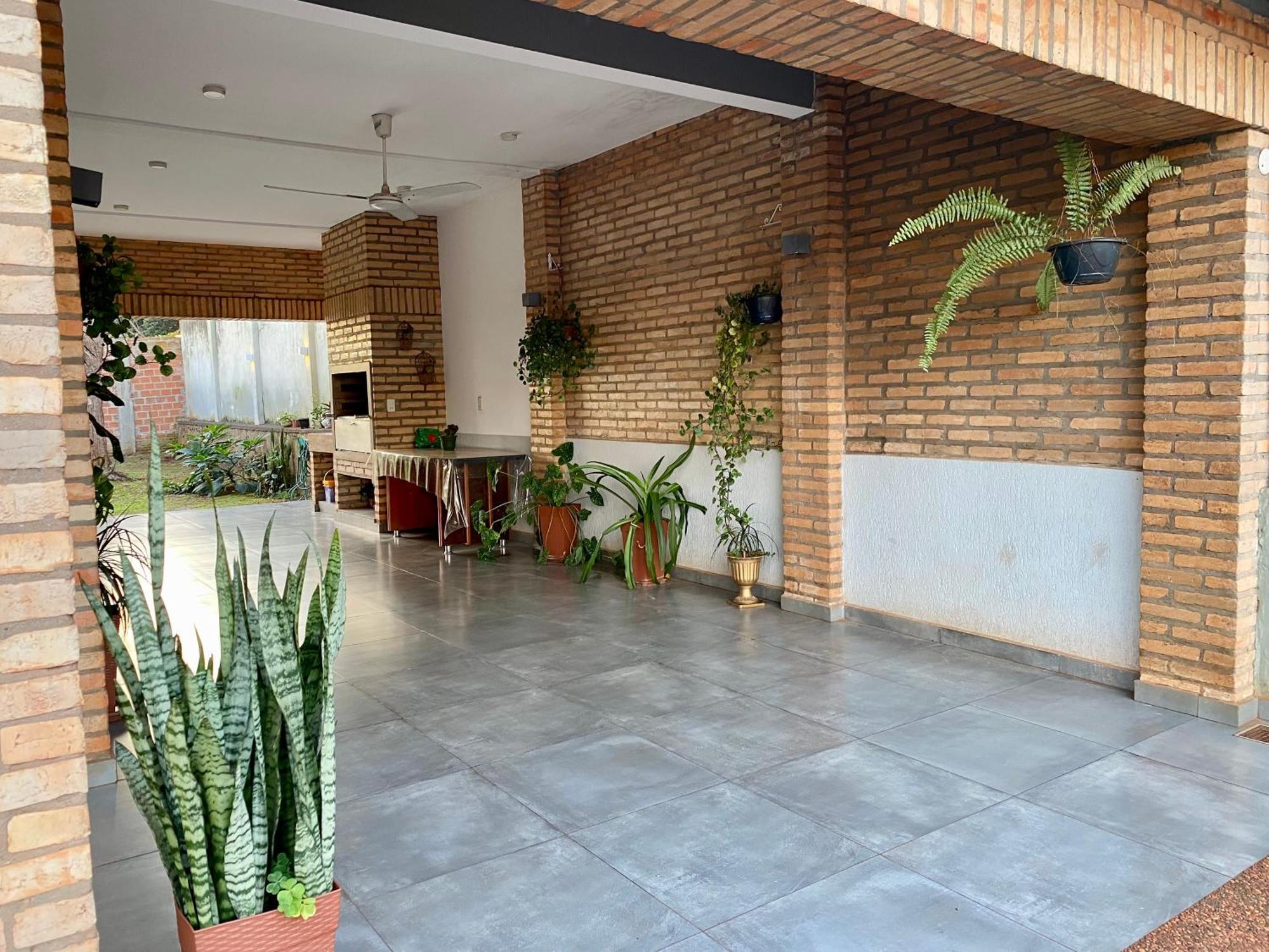 Moderna Y Unica Casa Independiente Con Jardin Y Estacionamiento Ciudad del Este Buitenkant foto