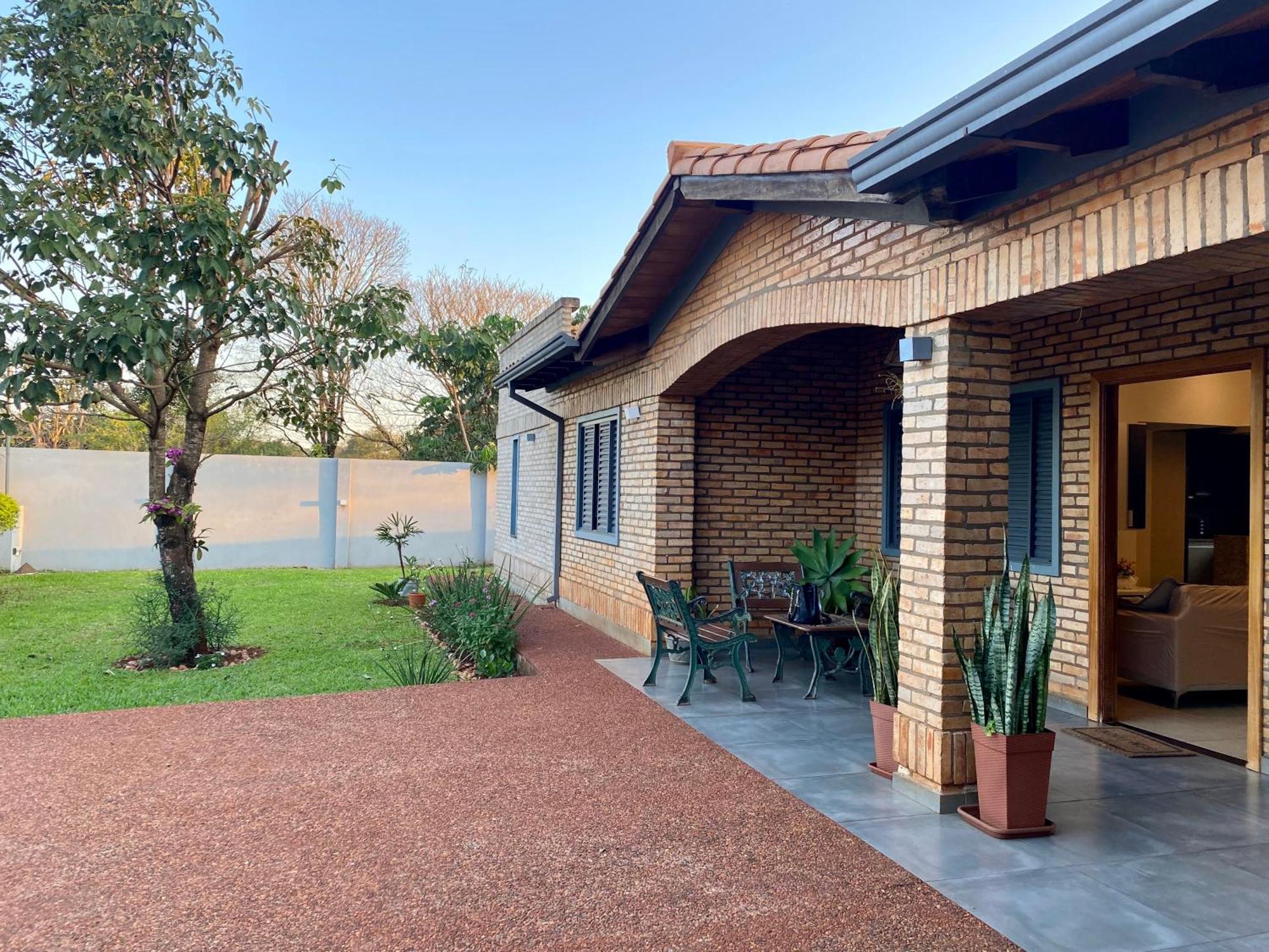Moderna Y Unica Casa Independiente Con Jardin Y Estacionamiento Ciudad del Este Buitenkant foto
